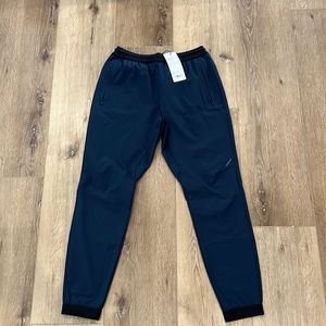 NWT Size M lightweight run pant